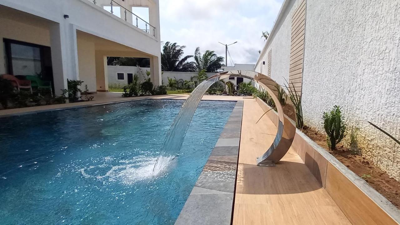 Villa Bolati, avec piscine, jacuzzi, jardin et vue Bonoua Esterno foto