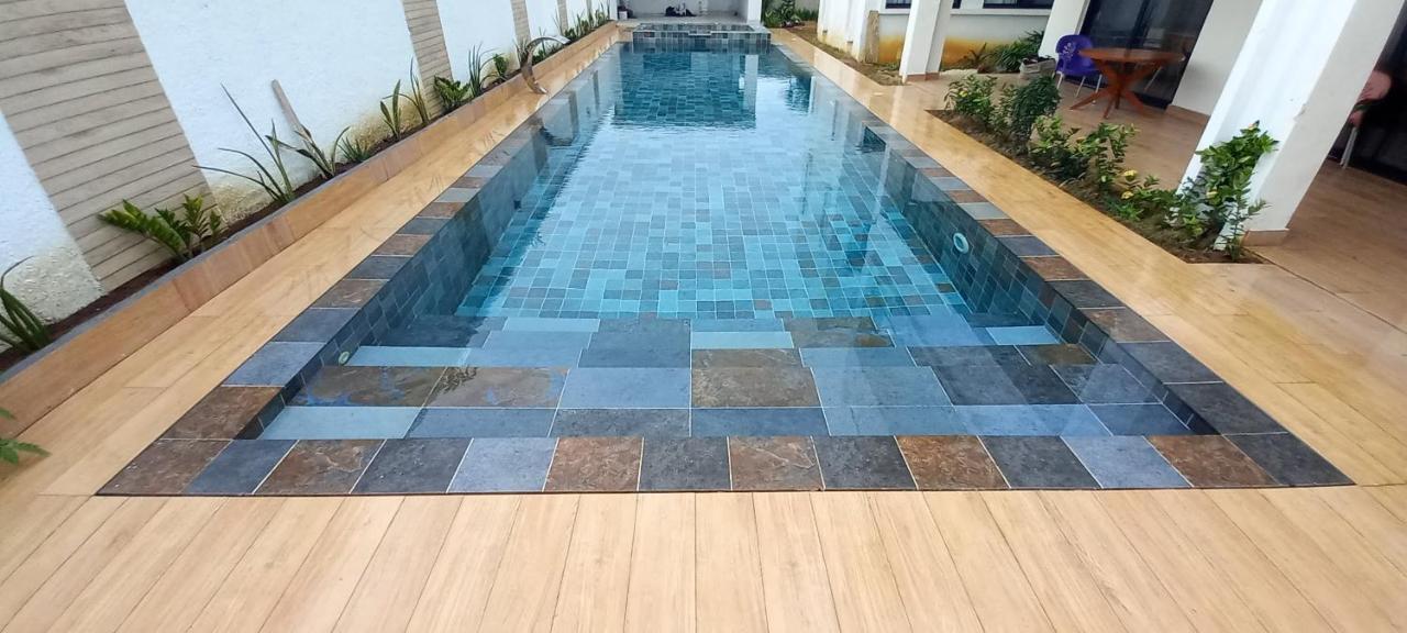 Villa Bolati, avec piscine, jacuzzi, jardin et vue Bonoua Esterno foto