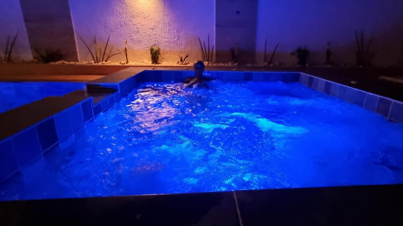Villa Bolati, avec piscine, jacuzzi, jardin et vue Bonoua Esterno foto