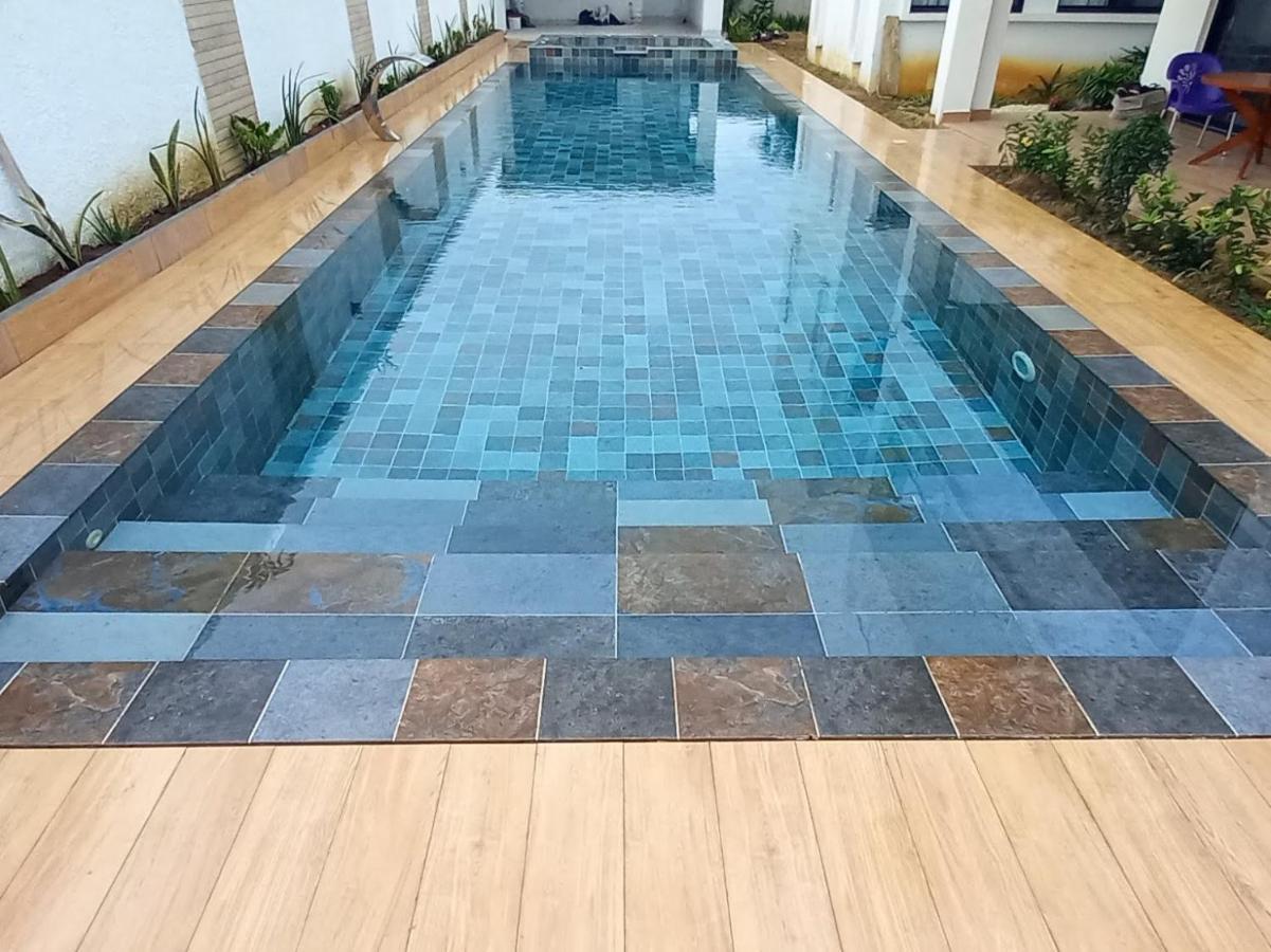 Villa Bolati, avec piscine, jacuzzi, jardin et vue Bonoua Esterno foto